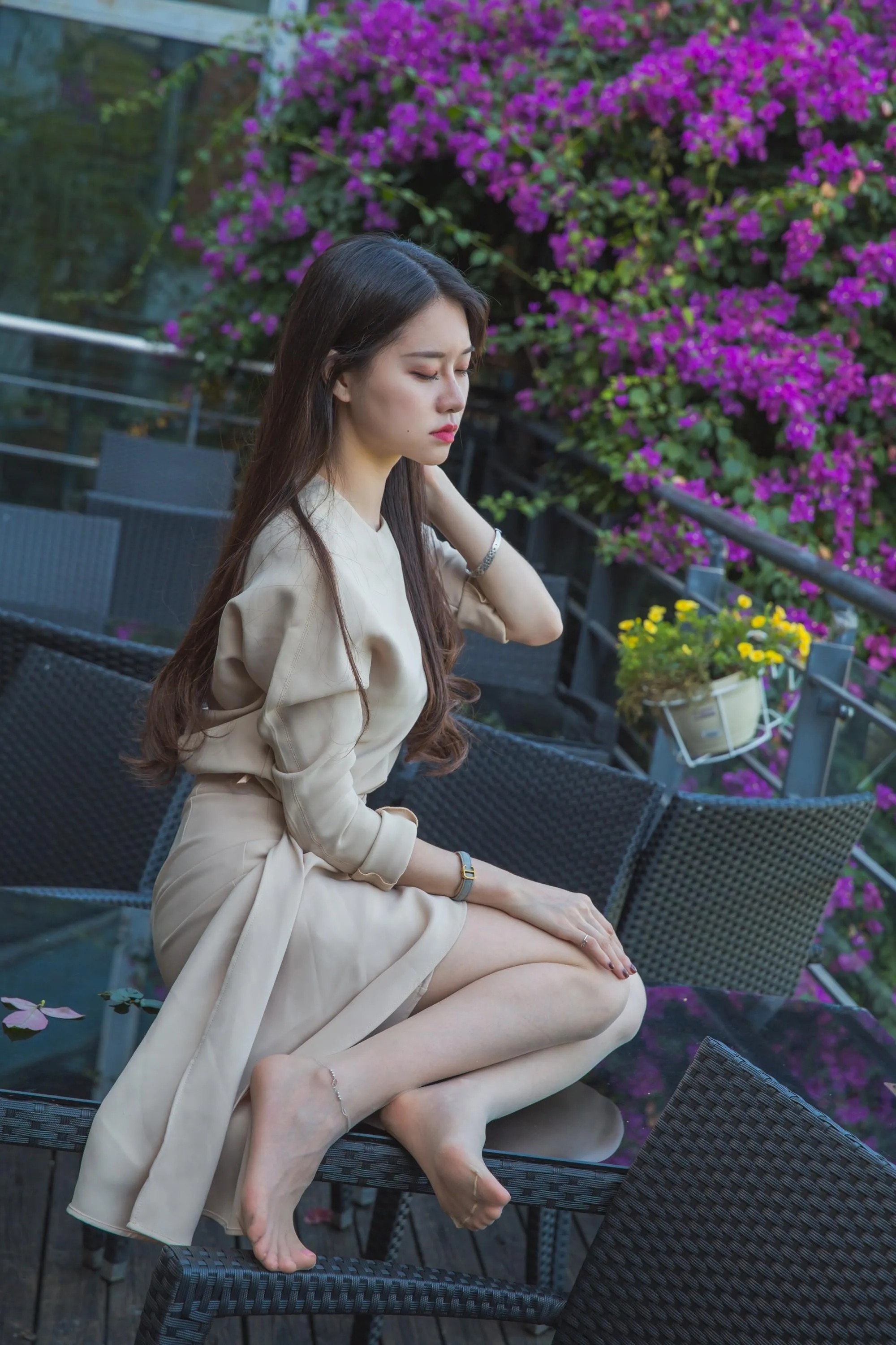 Sia不吃鱼 – NO.005 风衣玉足 [14P]插图2